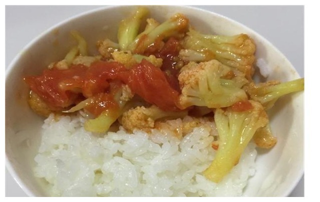 花菜不要直接入锅炒，只要多加1步骤，花菜口感酸脆，特别下饭！