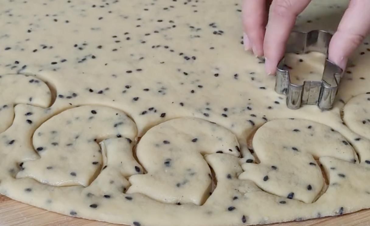 学会|1分钟学会用面粉做道“鸡蛋空心饼”,香甜美味,蓬松暄软