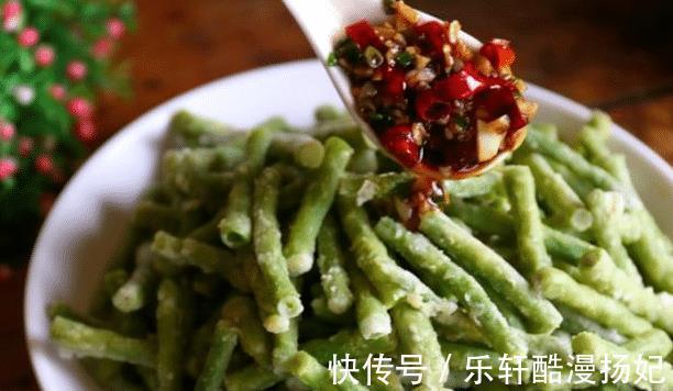 干面粉|夏天豆角多,别只会炒着吃,教您一个别样做法,好吃不油腻营养高