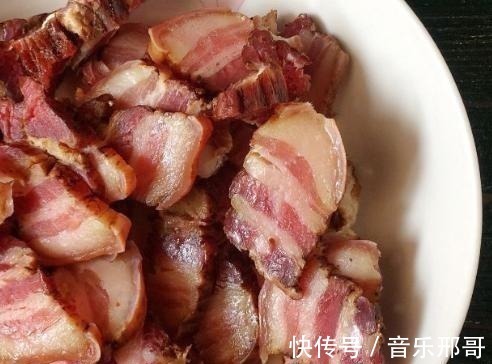 腊肉|吃肉不如多吃这个菜,5元一把,隔几天吃一次,还能给身体杀杀菌