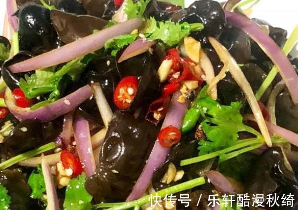 搅拌均匀|凉拌木耳如何做到香脆可口四川厨师长教你1招，好吃不过瘾