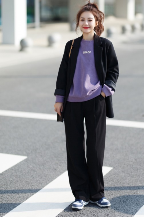 下半身|秋季如何穿搭?牛仔外套搭配半身裙,普通女生也能穿出高级感