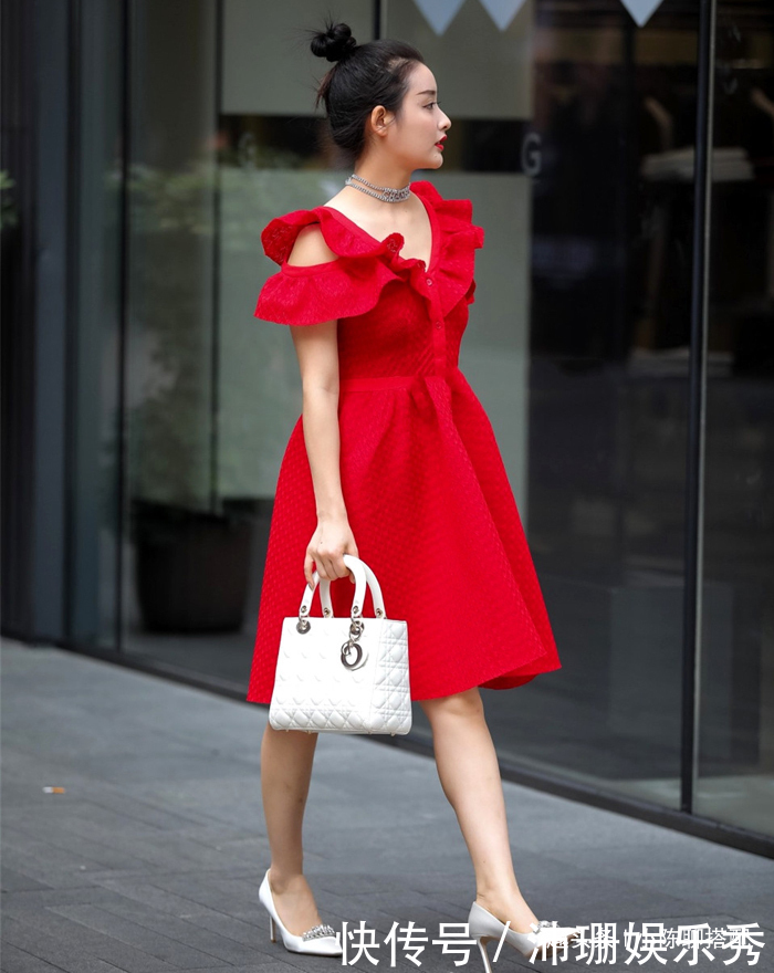 女包|40岁女人背包包,3类包包要少用,上不了台面又很丢面子