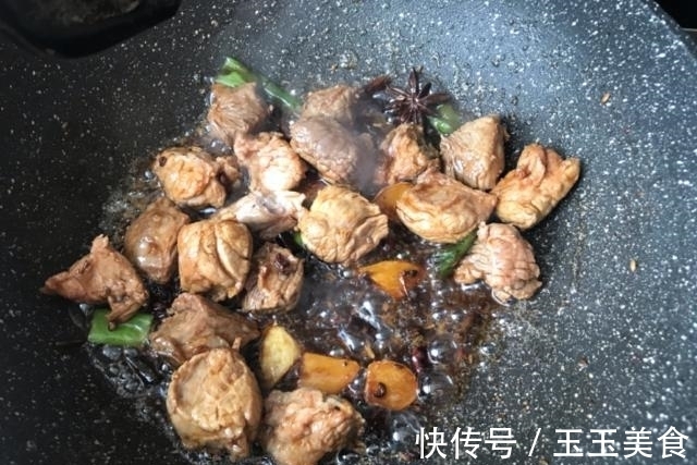 干辣椒|牛肉炖土豆天冷暖胃滋补菜,冷水下肉,肉质鲜嫩有嚼劲