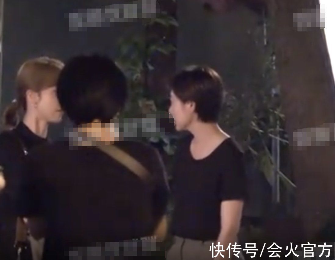 44岁孙莉片场拍戏被拍 皮肤白皙脖颈修长 与对戏演员讨论超认真 全网搜