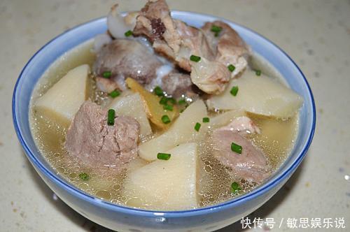 原来喝骨头汤不能补钙？医生：真正补钙的3种食物，很多人不爱吃