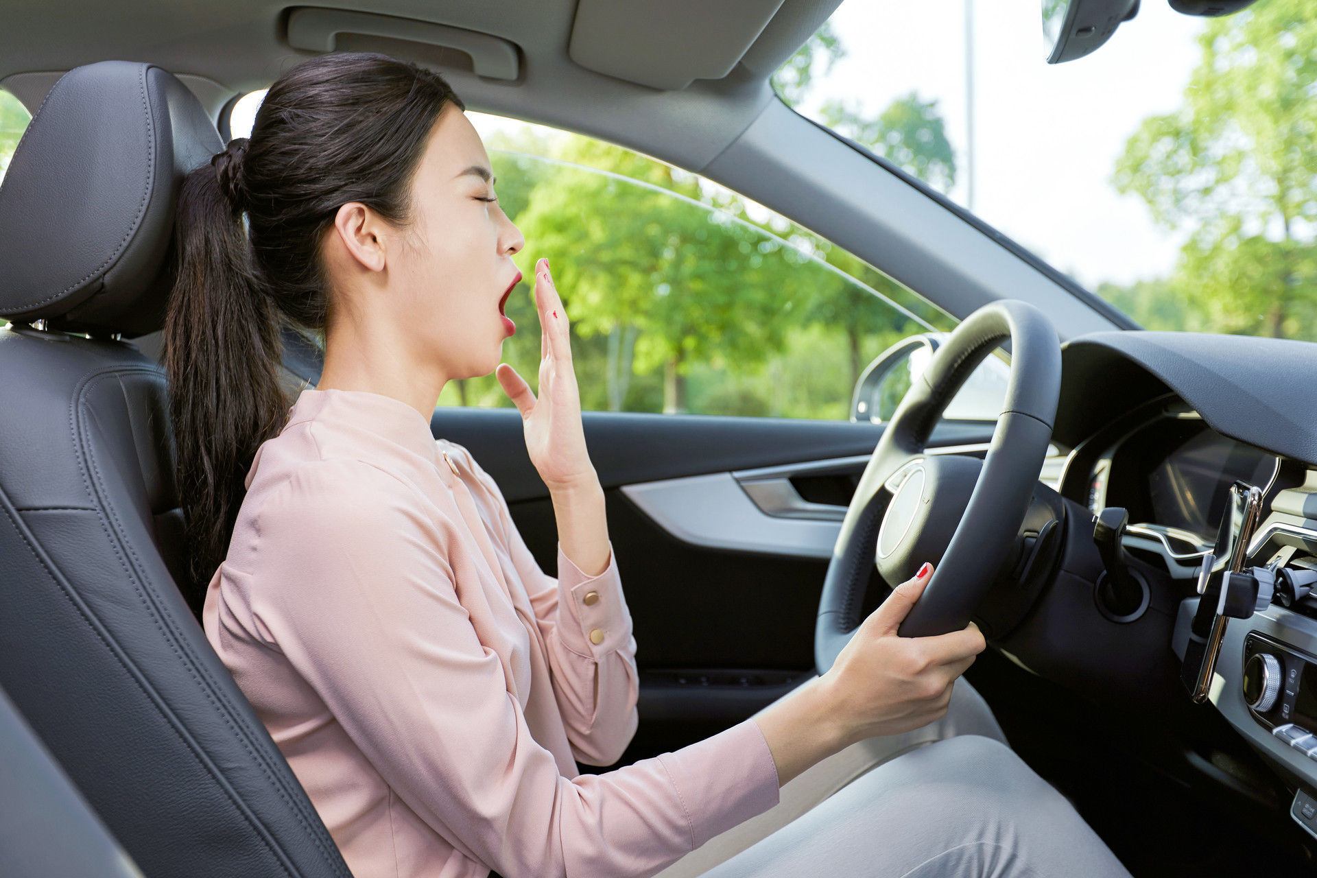 孕妇|大妈公交逼孕妇让座无果,诅咒“孩子早晚得掉”,孕妇反击太漂亮