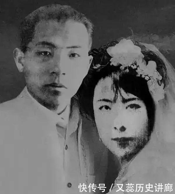 发妻|此女是张学良发妻,苦等张学良50余载,死后墓碑上刻上15字