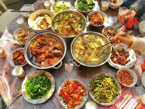 积食|积食的孩子能吃蛋黄吗？73岁儿科医生：尽量少吃“2素”