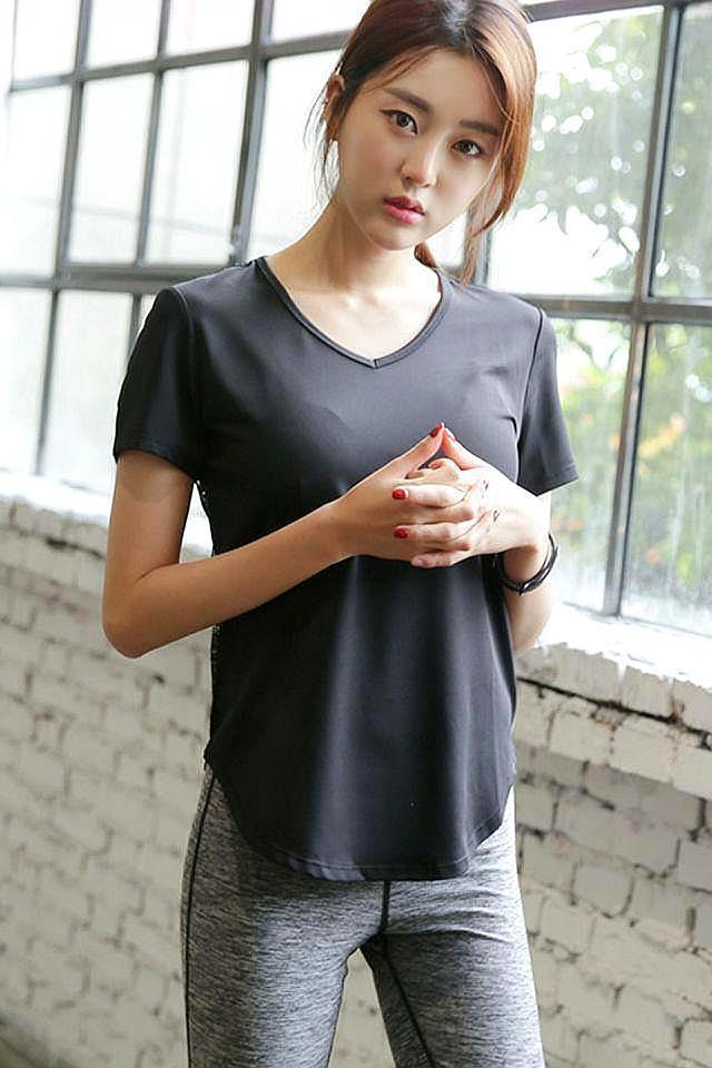 小姐姐 性感傲人的打底裤优雅美女,给人一种神仙下凡的感觉!