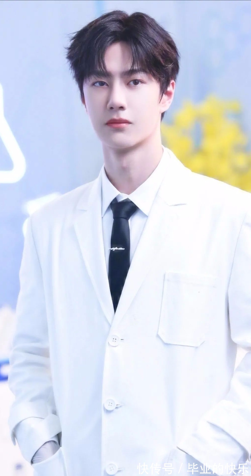 宝藏壁纸已送达请签收|就算星星碎掉了溢出来的光也很好看