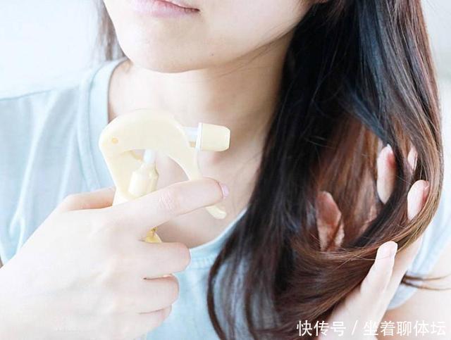 喷雾|年末聚会大家都披头散发就没意思了！这几款秋冬长发的发型才够美