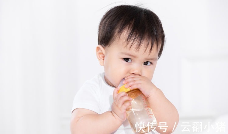 母乳|从小用奶瓶和不用奶瓶的孩子,不用七年,三方面差距会越来越大