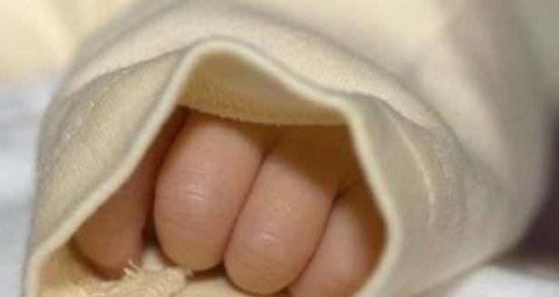 衣物|送给朋友宝宝的“二手”童装,隔日在垃圾桶中发现,网友:做得对