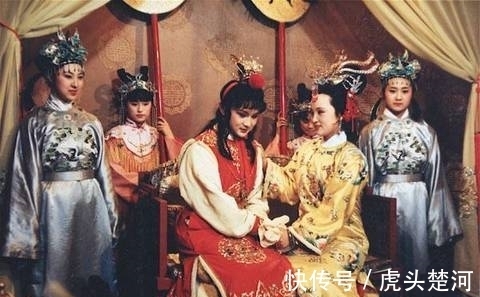 元春#红楼梦:元春封了贵妃,贾宝玉为何一点不高兴?只有他懂元春的苦