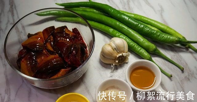 风味|独特风味烧椒鳝鱼,口感脆嫩,咸香下饭,2碗米饭不够吃!