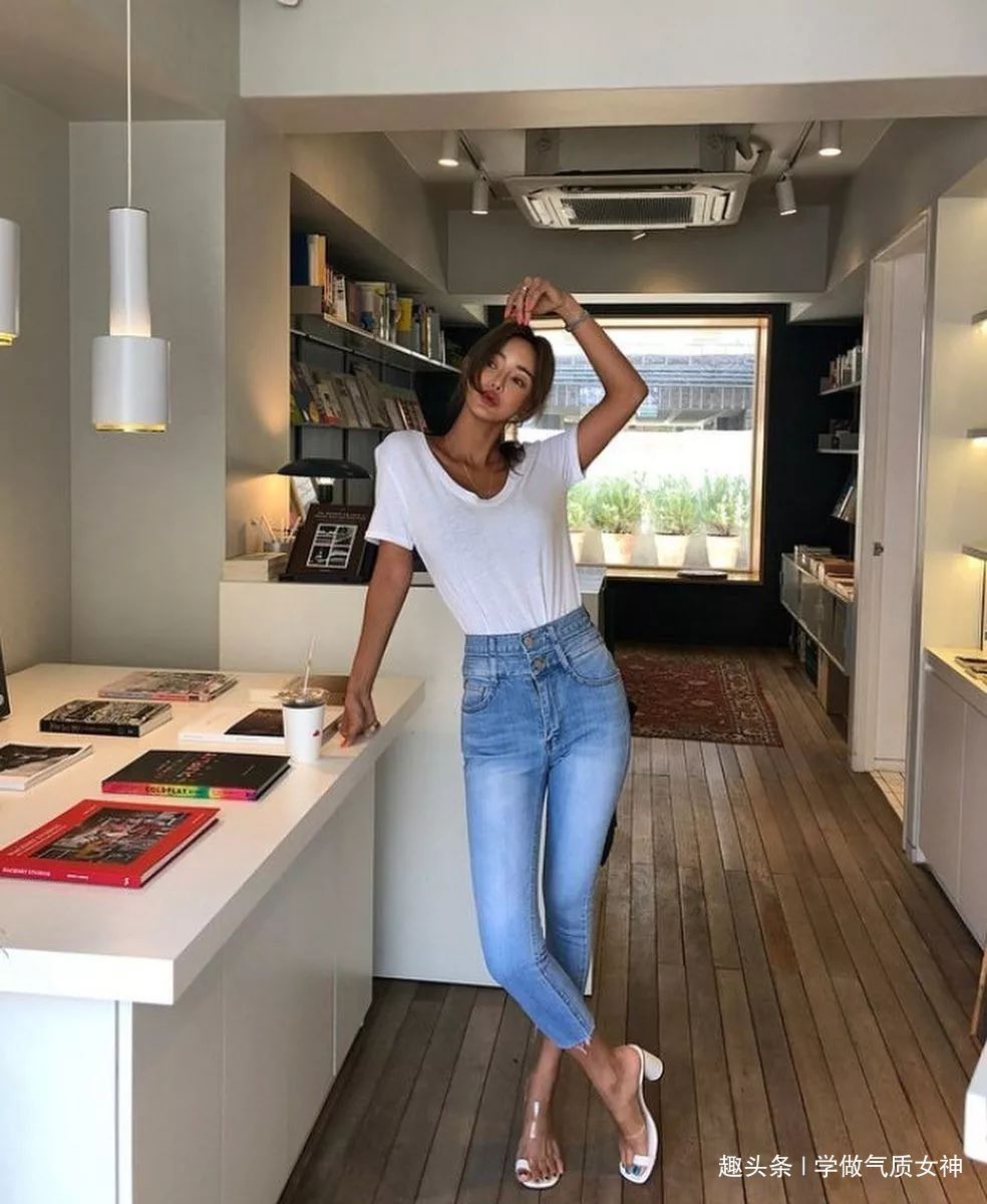 一字带凉鞋 凉鞋,这样穿才时髦 !