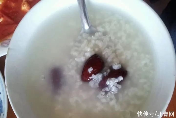 西安一老人睡觉时突然疼痛难忍，只因......医生：老人小孩需当心