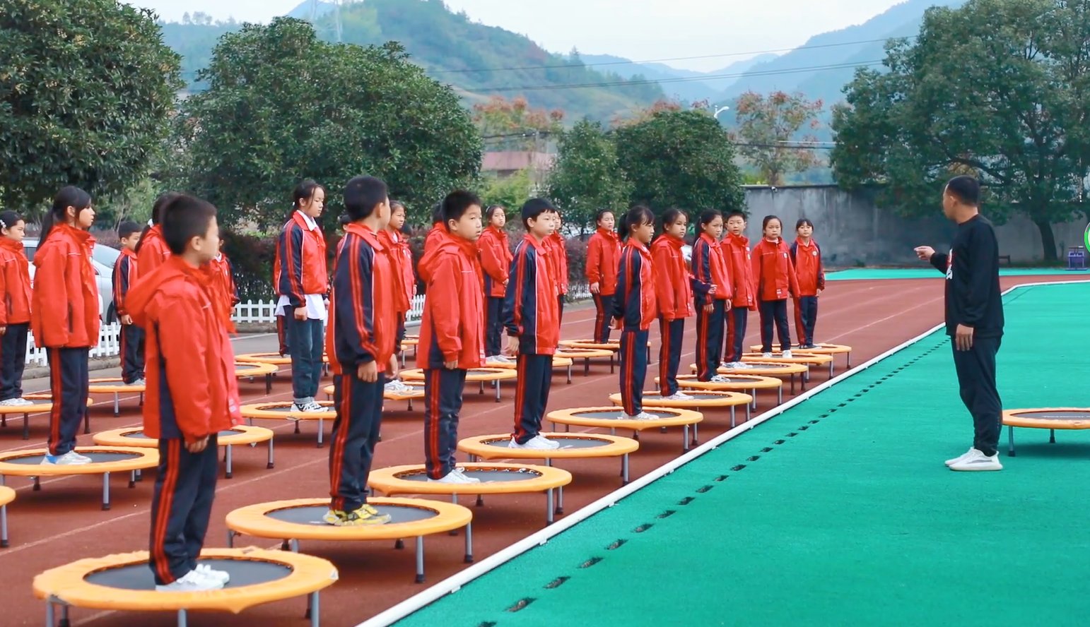 山区|“空中芭蕾” 为山区孩子带去健康快乐