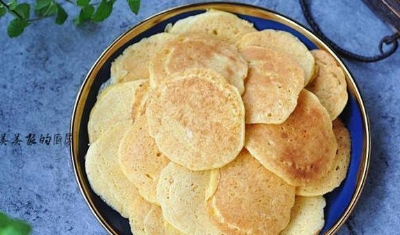 天热,早餐做它最省事,1分钟1个,蓬松柔软,3块钱做一大盘!