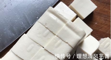 正确做法|红烧豆腐时,有人先煎有人直接炖,教你正确做法,豆腐更入味!