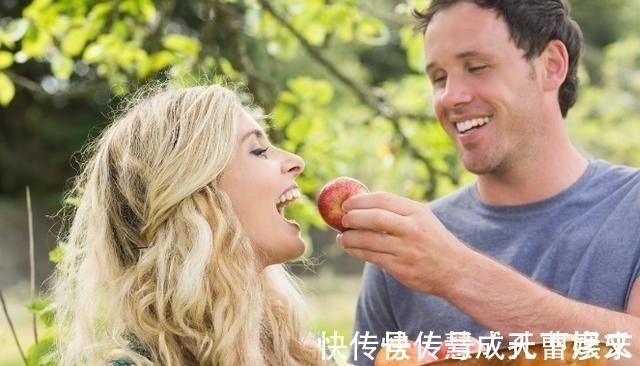 内经知要|专家提醒:晚上睡前尽量别吃东西,尤其是这2种食物,不妨了解下