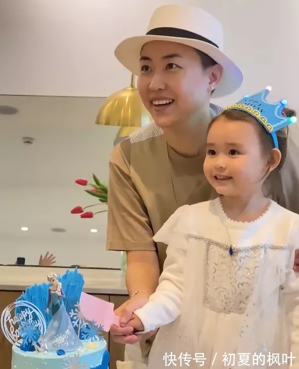 女性|叶海洋之后,有90后女性买基因生下混血三胞胎,父亲该反省自己了