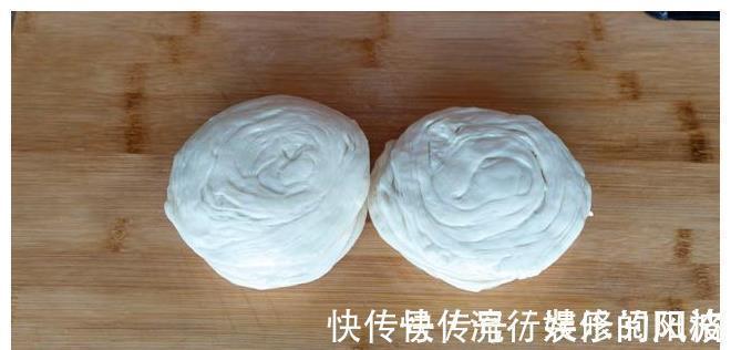 在家做盘丝饼原来这么简单,一卷一叠就搞定,有技巧无难度,真香
