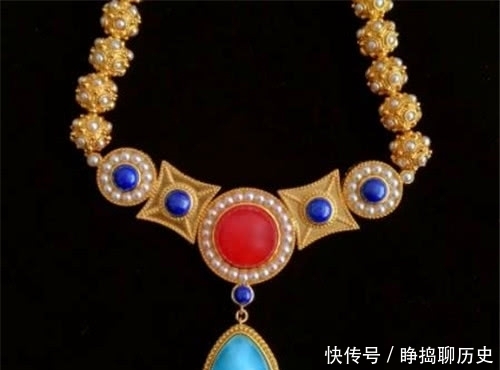 少女|考古队发现9岁少女墓,上面写了4字,专家看后大惊:此女大有来头