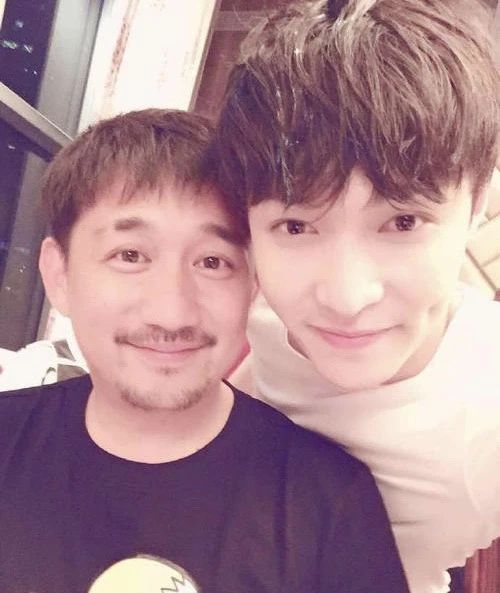 《向往的生活5》开录：何炅没受“牵手门”影响，张艺兴开拖拉机