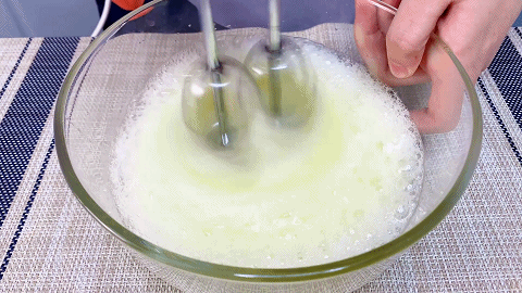 告诉你3个诀窍，在家也能做出梅莓小蛋糕