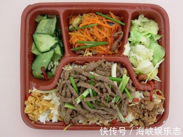 快餐|怀孕期，有3种“没营养”的食物孕妈尽量少吃，会损害宝宝发育