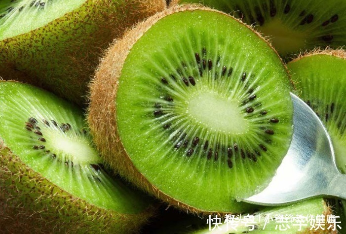 膳食纤维|提个醒吃猕猴桃不能碰此物,吃了就是没病找病,现在知道还不晚