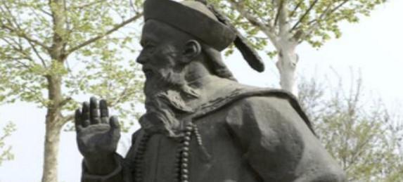 工作|张之洞工作时有一怪癖，官员纷纷上奏弹劾，慈禧笑着说随他去吧！