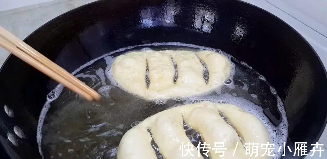 面粉|面粉别蒸馒头了,加2个鸡蛋,外皮焦脆不油腻,学会都能摆摊了
