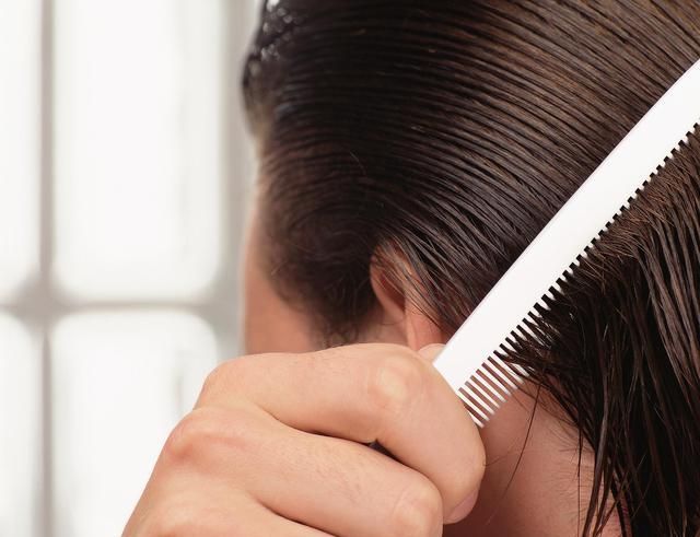 卷发|头发烫卷不好看有什么方法快速变直?发型师:洗直、软化、拉直