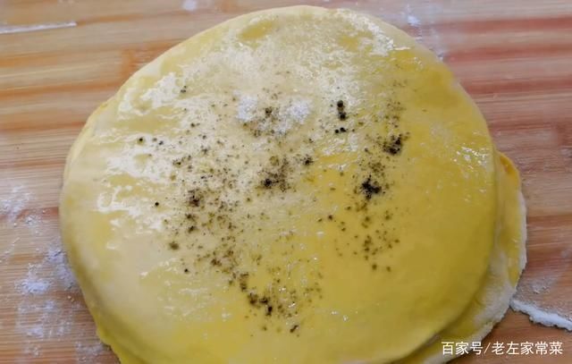 秋天的南瓜这样吃,加一碗大米,不蒸不煮,柔软多层,营养又解馋