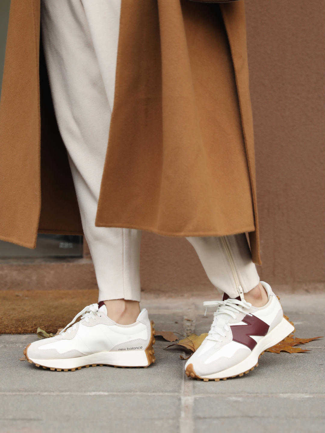 马丁靴 女生秋冬穿风衣时,不管高矮,搭配这些鞋子,照样很高级