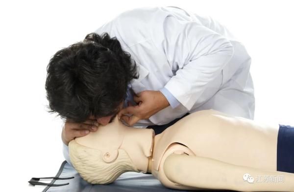 心搏骤停|这些急救方法一定要学会！能救命→