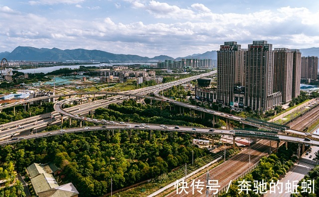 炒房客|一边是住房过剩,一边是买不起房?“国家智囊”提出两个解决方案