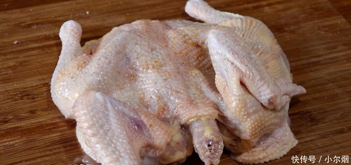 想吃盐焗鸡不用买,教你用电饭锅焗鸡,不加一滴水,肉质细嫩弹牙
