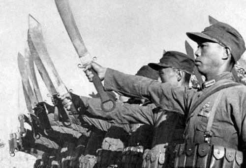 少将|这位抗日名将官拜陆军上将,弟弟是中将,儿子是少将