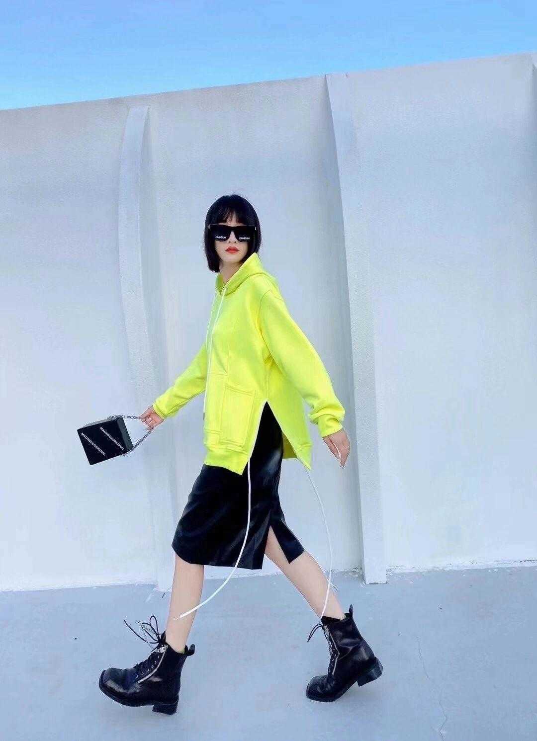 二分裤|休闲舒适的卫衣这样搭,时尚感加满,气场扑面而来