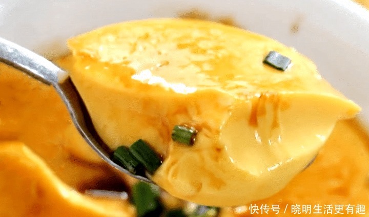 凉水|蒸鸡蛋羹时,放凉水还是温水很多人做错,难怪鸡蛋羹又老又难吃