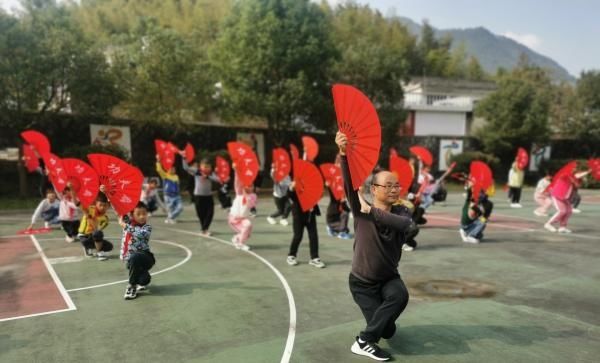 中心|庙首中心学校：“中华响扇”为乡村少年宫活动增色