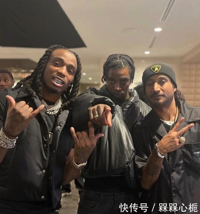 Gap 侃爷突袭卖货!全新YZY Gap、Donda周边信息释出!