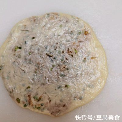 馅饼|#夏日开胃餐#10分钟快手早餐之薄皮大馅饼