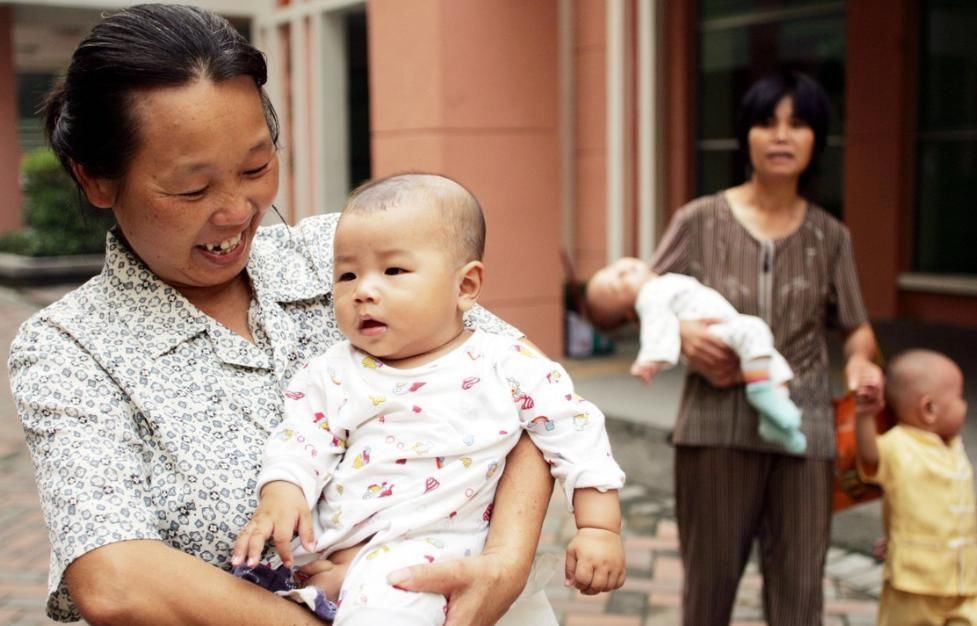 奶奶|把孩子从1个月带到4岁,反手就跟奶奶亲,姥姥心里有苦说不出