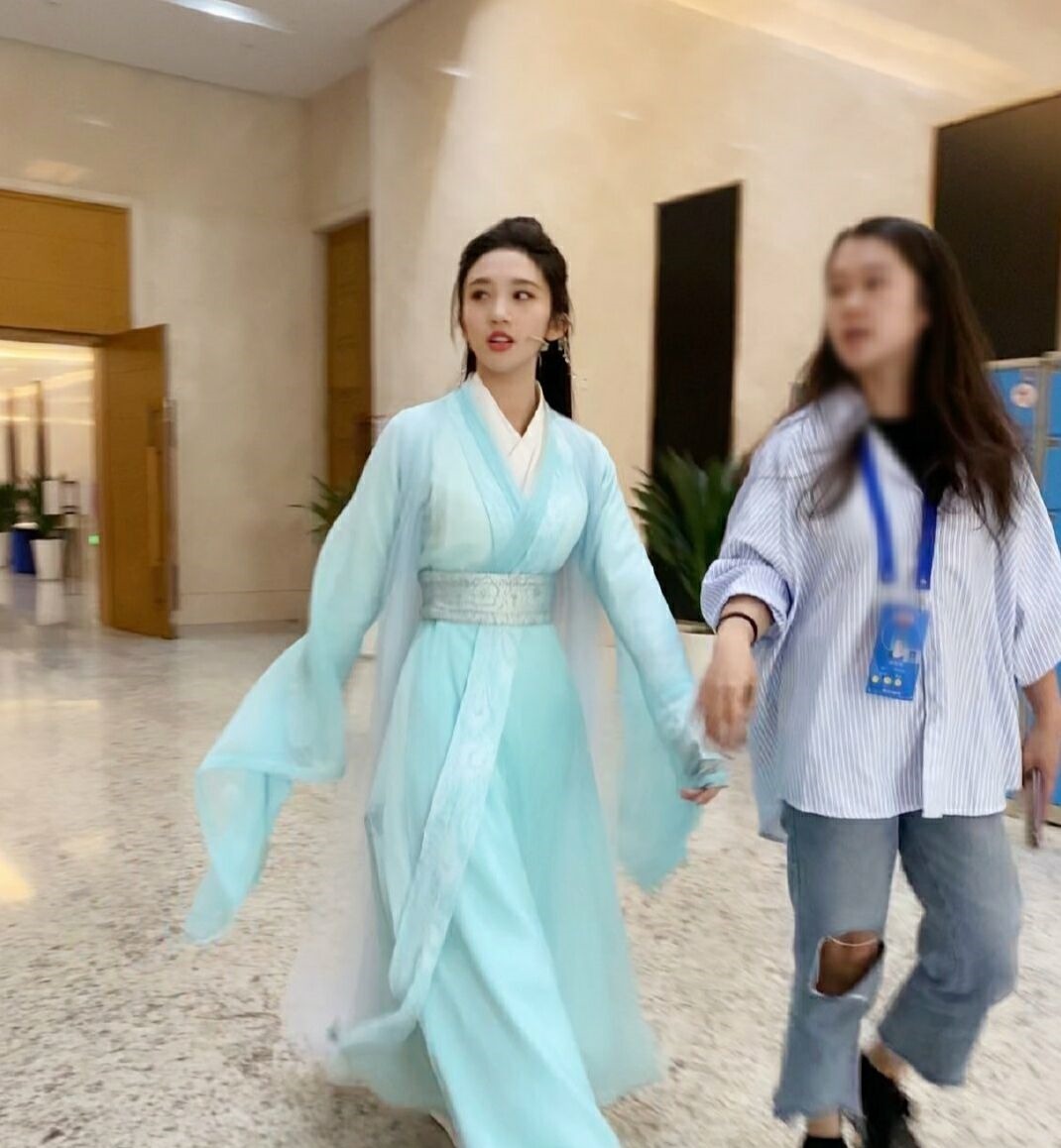 完毕|《王牌6》首期录制完毕,唐艺昕造型美,惊喜嘉宾是他们二位