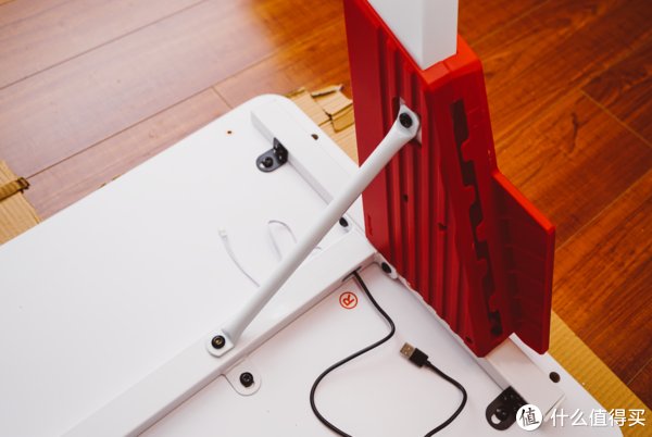 礼物|超彰显“钞能力”的礼物——傲风联名高达电竞桌上手体验